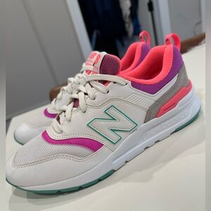 Worn Once - Women’s New Balance 997H White Purple- Size 7.5